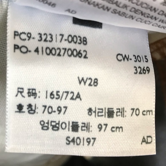 NWOT Levi’s 501 Sz 28 Jean short cut off Daisy Dukes dark wash Levis raw hem - Picture 5 of 8